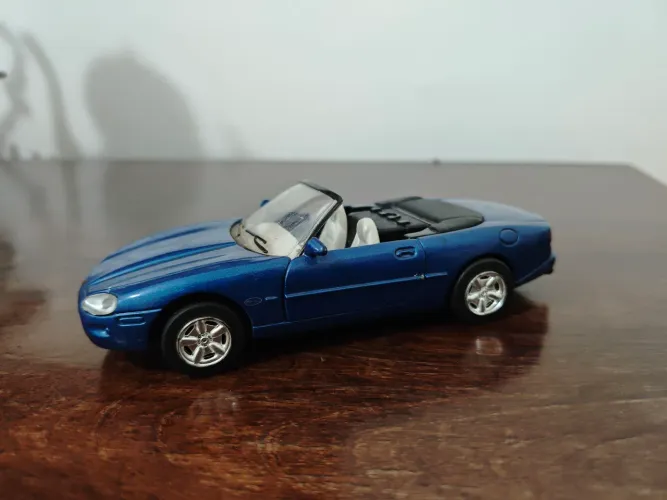 Jaguar XK8 1/32 1999