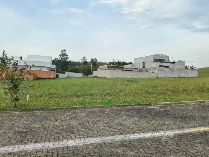 Oportunidade Terreno plano em condomínio fechado