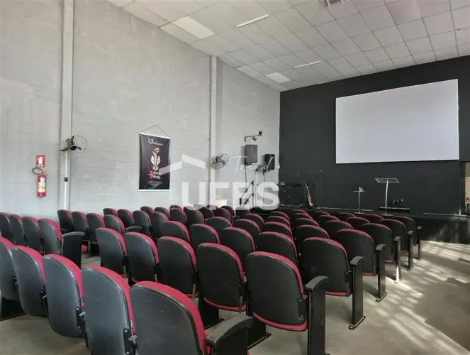 Galpão de 800m2 a venda no Setor Jardim Presidente. São quatro terrenos juntos com área to