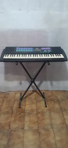 Teclado yamaha 550,00