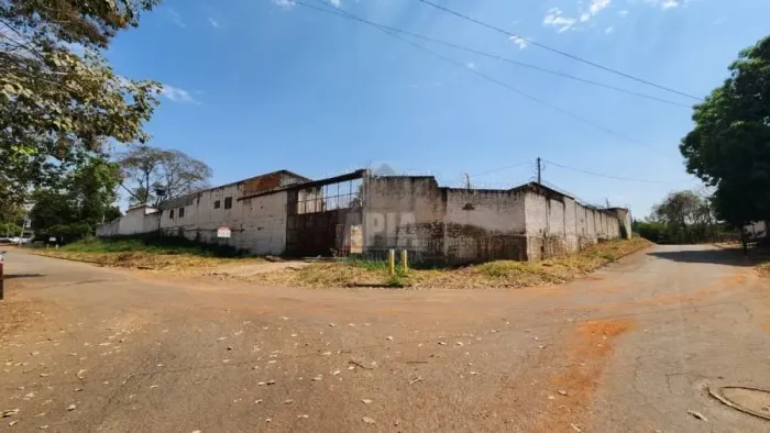Galpão para Aluguel no bairro Jardim Califórnia Parque Industrial - Goiânia, GO
