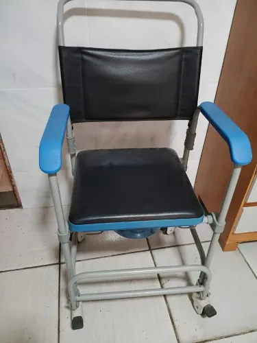 Cadeira de rodas para banho 