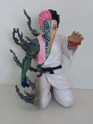 BONECO ACTION FIGURE DEMON SLAYER AKAZA MEIO A MEIO ONI HUMANO