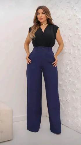 Calça feminina pantalona em alfaiataria
