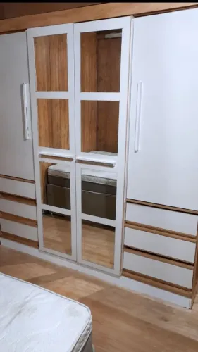 Guarda roupa semi novo