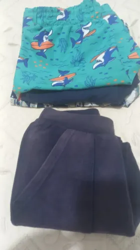 Bermudas infantis usadas kit 03 peças e 01 calça moleton usada.