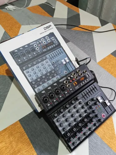 Mesa de som nova na caixa