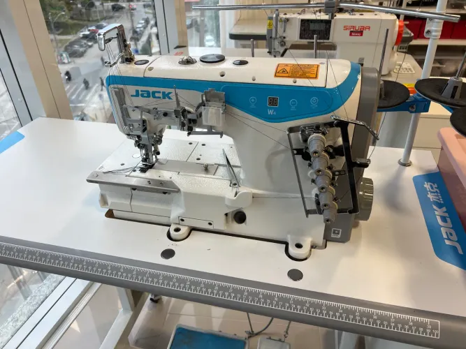 Máquina de costura jack w4