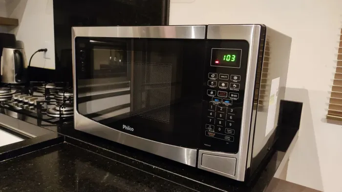 Microondas semi-novo Philco 34 litros 