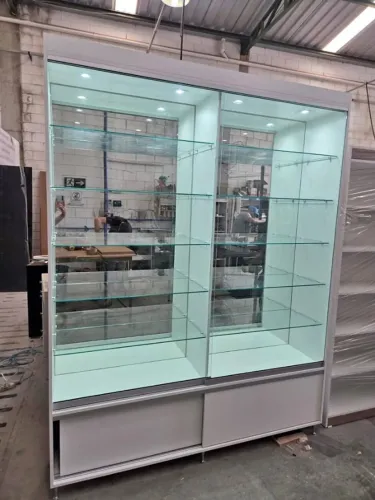 Estante dupla expositora MDF Moveis sob encomenda