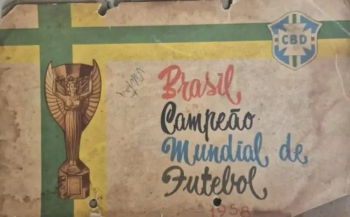 ÁlbuAlbum original "Brasil Campeão Mundial de Futebol - 1958", da Editora Aquarela Ltda.