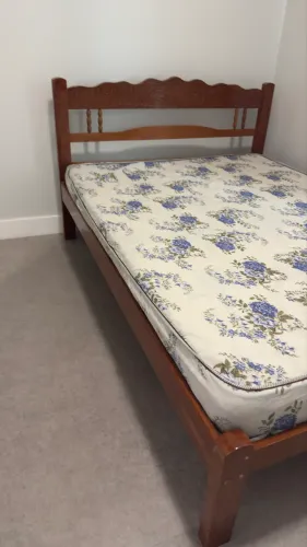 Vende-se cama de casal e colchão