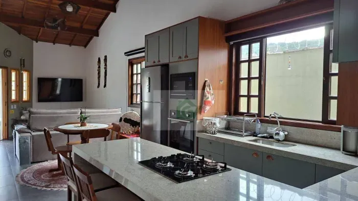 Casa com 4 dormitórios Suíte à venda, 174 m² por R$ 745.000 - Massaguaçu - Caraguatatuba/S