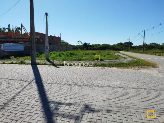 Vende -se Terreno de 444,63m² no Bairro Carianos - Florianópolis SC
