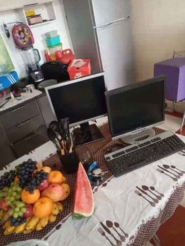Monitores LG e Positivo usados