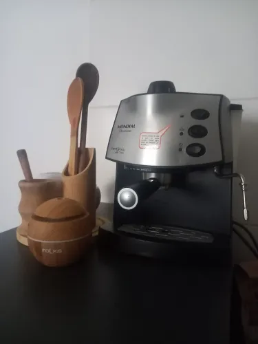 MAQUINA DE CAFE ? faz varios tipos coado,expresso,capuccino,maquiato etc