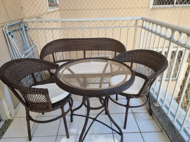 Conjunto de mesa em rattan