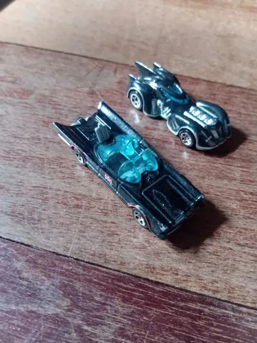 Batman Hot Wheels em bom estado