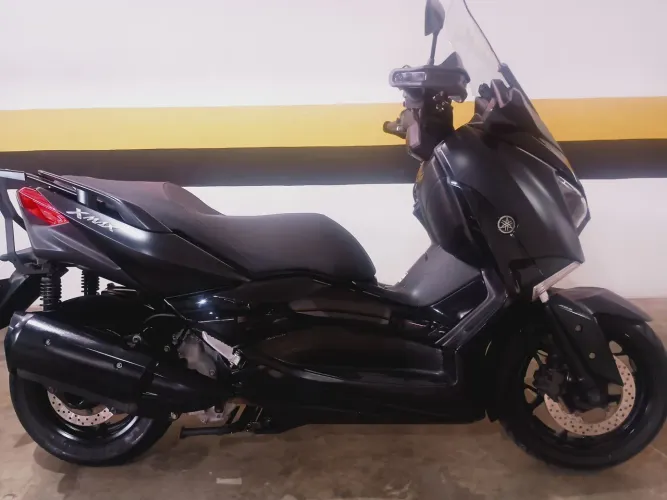 Xmax 250 2022 apenas 5.400 km impecável excelente preço 22 X cartão troca carro ou moto
