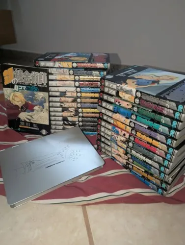 Coletanea de Mangás em Japonês (Vol 1 a 27) + Livro metálico comemorativo da primeira anim