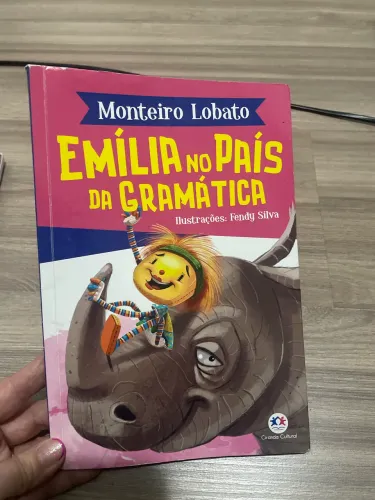 Livro Emília no País da gramática