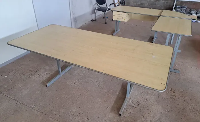Vendo 4 conjunto mesas de escritório por R$ 400,00