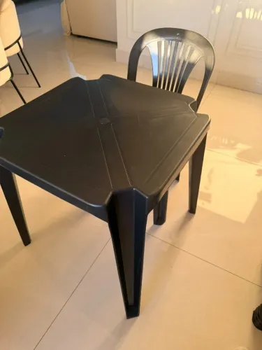 Conjunto mesa e cadeira Preta 75x75cm -