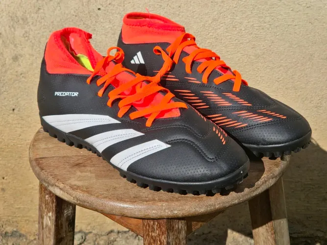 Chuteira Adidas Predator 24 Club Sock TF Society