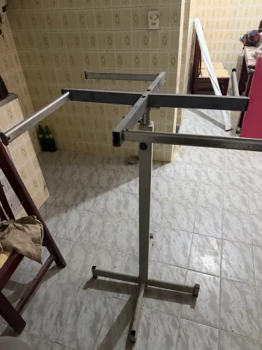 Arara de roupa bom estado
