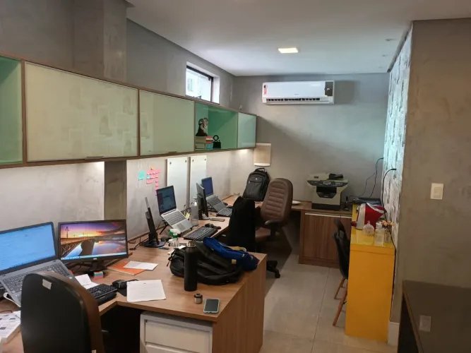 Vendo bancadas corporativas em MDF amadeirado