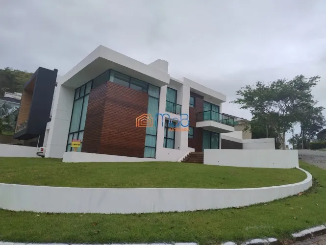 Casa Alto Padrão com móveis planejados para locação no Condomínio Golden Sun