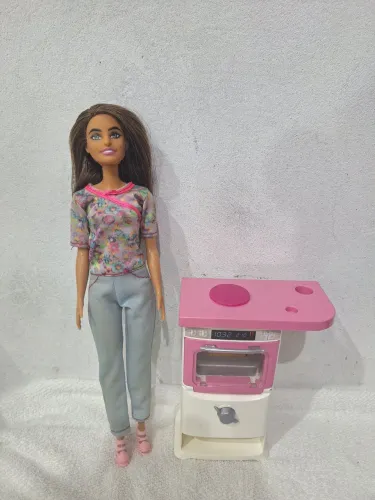 Combo boneca Barbie e fogão
