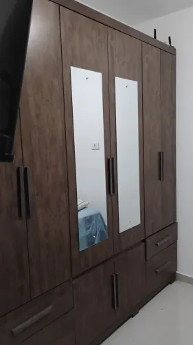 Guarda roupa pouco uso