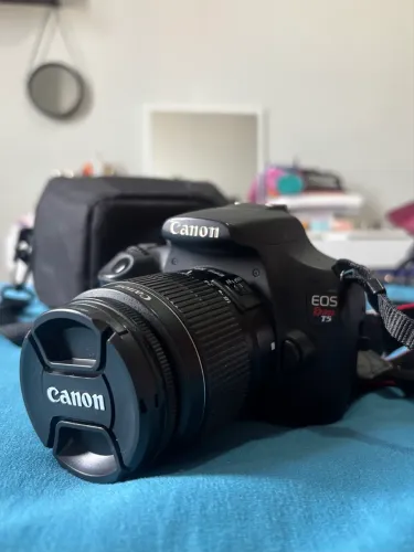 Câmera Canon EOS Rebel T5
