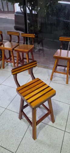 Banquetas em Madeira