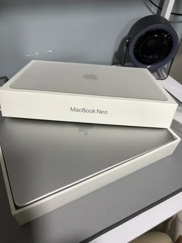 Macbook Neo 13" A18 8GB 256GB Prata