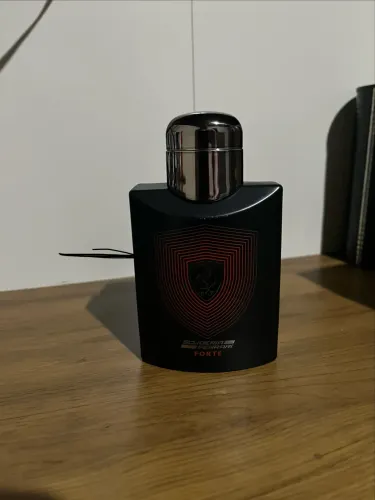 Perfume Ferrari escuderia forte eua de parfum 125 ml