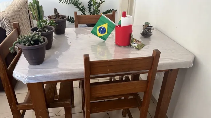Mesa com 3 cadeiras