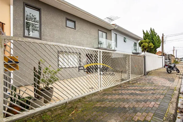Sobrado com 3 dormitórios à venda, 120 m² por R$ 820.000,00 - Capão Raso - Curitiba/PR