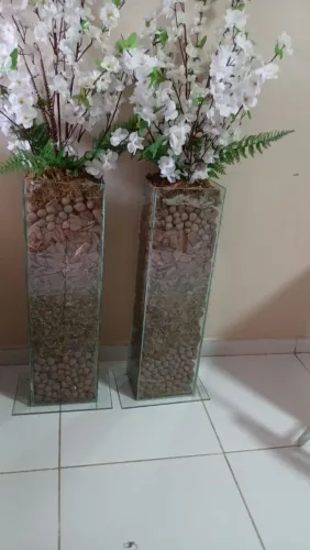 Arranjos com suporte de Vidro de Flores