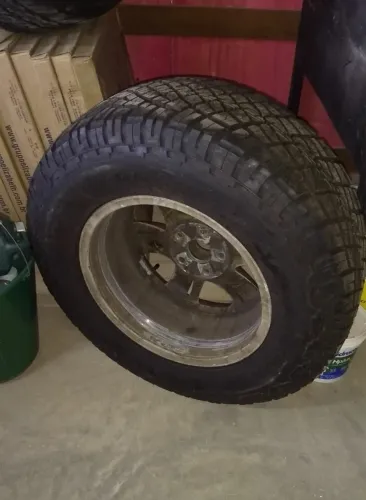  Pneu  265/65 R 17 com roda