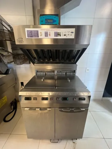 Fritadeira Profissional Água e Óleo Dupla com Coifa Inox - Trinox