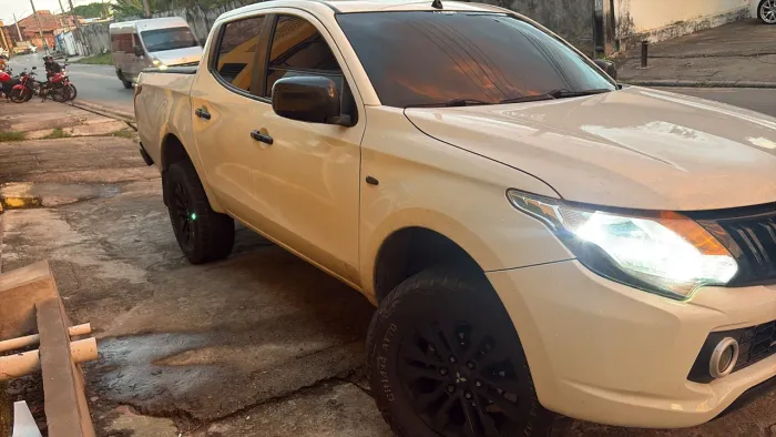 Mitsubishi L200 Triton Sport GLS 2.4 CD Diesel Aut. 2021