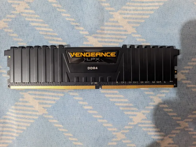 VENGEANCE LPX - PENTE DE 8GB MEMÓRIA RAM DDR4 2400MHz