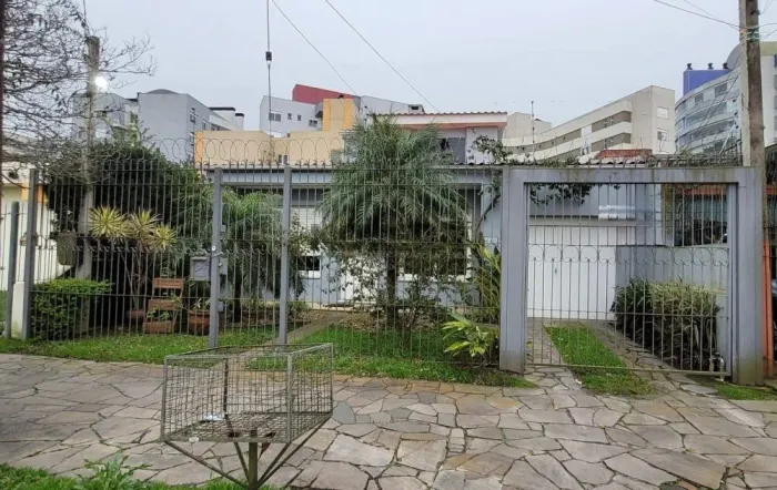 Amplo sobrado próximo da Av. Dom Joaquim