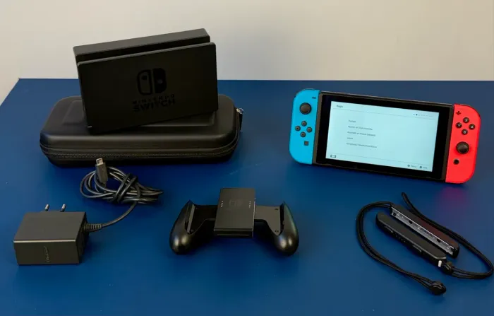 Nintendo Switch V2 NEON - ACEITO TROCAS / PARCELAMENTO EM ATÉ 12x