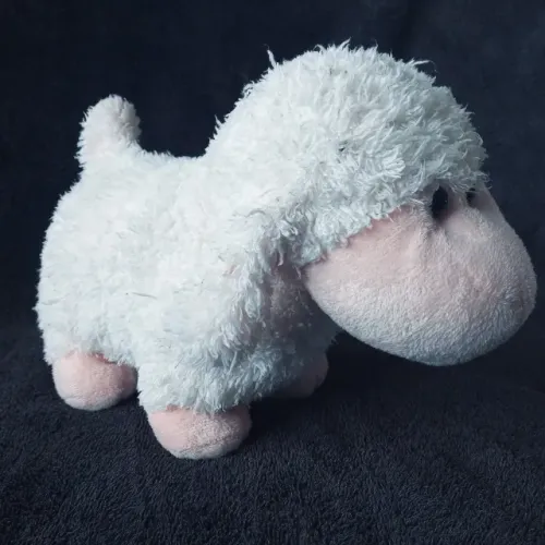 Ovelha de pelúcia antiga importada linda e fofa em ótimo estado .