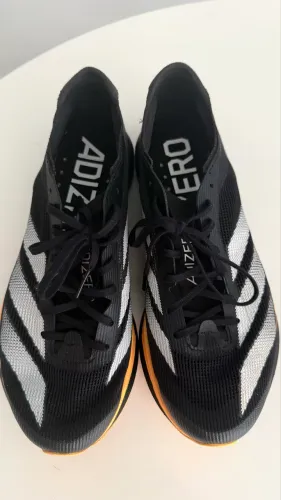 Tênis adidas adizero takumi sen10 - placa de carbono