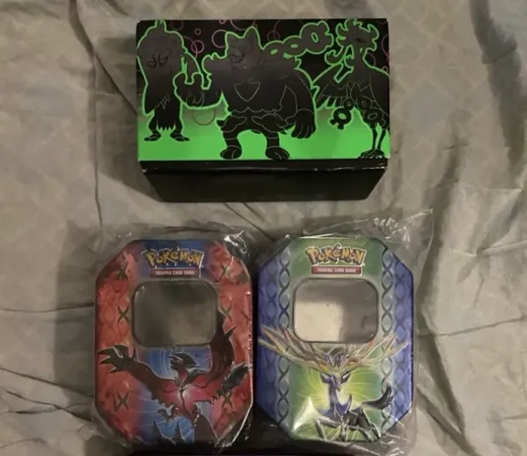 Coleção de 2 Latas Vazias e 1 ETB Vazio Pokémon 