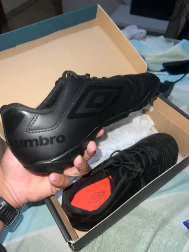 Chuteira Umbro Society preta